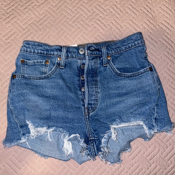 Levi’s 501 high waisted Jean short - Picture 1 of 3